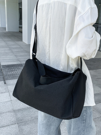 Унисекс платнена кръстосана през рамо чанта, дишаща и много лека, едноцветен дизайн без подплата, пролет 2025, за ежедневна употреба.