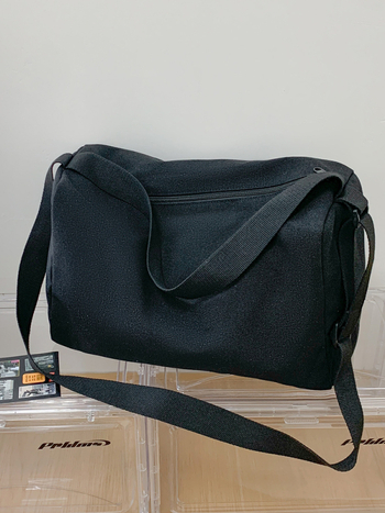 Унисекс платнена кръстосана през рамо чанта, дишаща и много лека, едноцветен дизайн без подплата, пролет 2025, за ежедневна употреба.