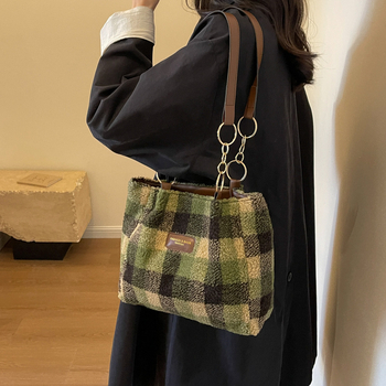 Γυναικεία tote τσάντα από μαλακό ύφασμα, street style, κλείσιμο με φερμουάρ, οριζόντιο τετράγωνο σχήμα, εσωτερική θήκη για κινητό, πολυεστερική επένδυση, με ενδιάμεσο στρώμα