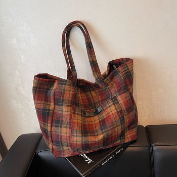 Τσάντα ώμου, υφασμάτινη, tote με οριζόντιο τετράγωνο σχήμα, φερμουάρ, επένδυση πολυεστέρα, καθημερινή χρήση (Φθινόπωρο 2024)