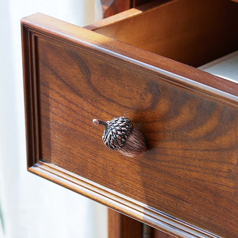 Durvju rokturis riekstu formas, apaļš, ar vienu atveri, retro stils, modelis P5-01