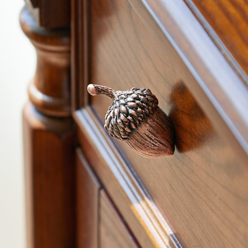 Durvju rokturis riekstu formas, apaļš, ar vienu atveri, retro stils, modelis P5-01