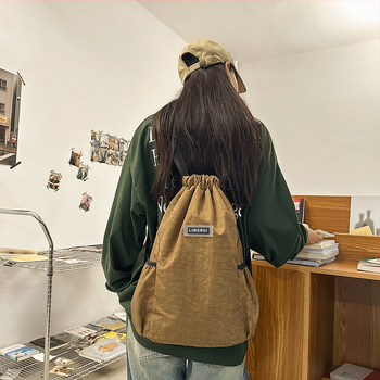 Νάιλον σακίδιο, χωρητικότητας 20-35 L, ελαφρύ και διαπνέον, διαχωρισμός στεγνών και βρεγμένων, συμβατό με φορητό 11 ιντσών, καμπύλος ιμάντας ώμου