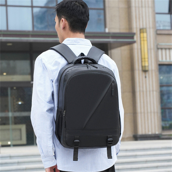 Σακίδιο για φορητό υπολογιστή 20–35L, Υλικό από δερμάτινο φιλμ, Συμβατό με φορητό έως 16 ιντσών, Αστικός μινιμαλιστικός σχεδιασμός, Κυρτός ιμάντας ώμου, Εσωτερική επένδυση πολυεστέρα