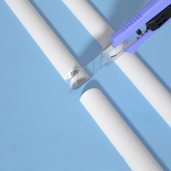 Öntapadós PVC padló kábelcsatorna, vastagabb szigetelés és csúszásmentes kialakítás