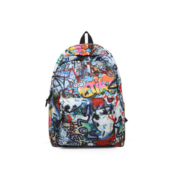 Σακίδιο πλάτης με μοτίβο γκράφιτι — ανθεκτικό υλικό, αναπνεύσιμο, μοντέρνο και στιλάτο στυλ, κυρτός ιμάντας ώμου, πολυεστερική επένδυση, Άνοιξη 2025