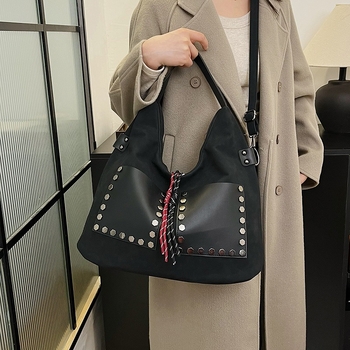 Szegecses női kézitáska, utcai stílus, PU bőr, vízszintes négyzet alakú, cipzáras zárás