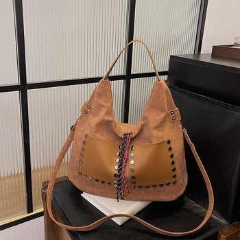 Szegecses női kézitáska, utcai stílus, PU bőr, vízszintes négyzet alakú, cipzáras zárás