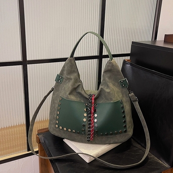 Szegecses női kézitáska, utcai stílus, PU bőr, vízszintes négyzet alakú, cipzáras zárás