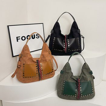 Szegecses női kézitáska, utcai stílus, PU bőr, vízszintes négyzet alakú, cipzáras zárás