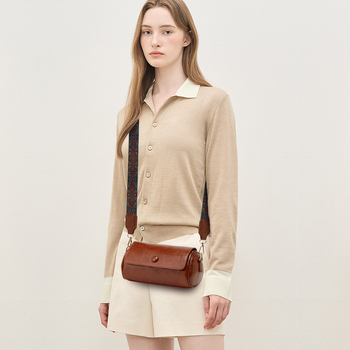 Κυλινδρική crossbody τσάντα για κινητό, PU υλικό, μαγνητικό κλείσιμο, εσωτερικές θήκες: φερμουάρ, θήκη για κινητό και επιπλέον θήκη με φερμουάρ