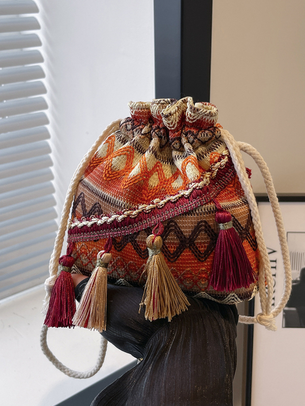 Geantă bucket cu țesătură în stil etnic, formă verticală pătrată, crossbody cu curea simplă, închidere cu bandă, căptușeală din poliester – Toamnă 2024