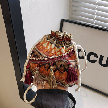 Чанта-кофа, плетена материя, уличен стил, хоризонтално квадратна форма, пролет 2024