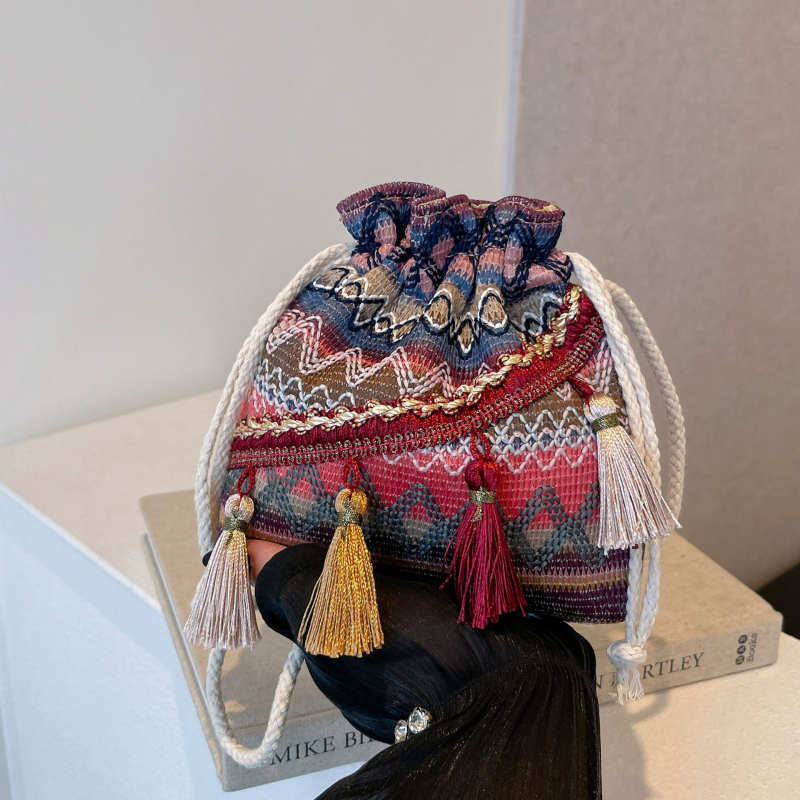 Чанта-кофа, плетена материя, уличен стил, хоризонтално квадратна форма, пролет 2024