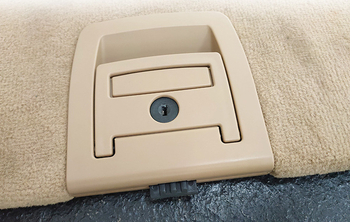 BMW X5/X6 εσωτερική λαβή πορτ-μπαγκάζ για E70/E71 – εξάρτημα τροποποίησης για τον κάτω πίνακα του καπακιού