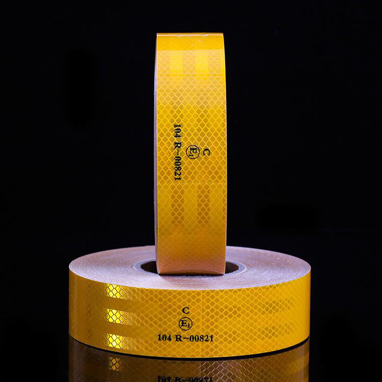 PET automobilio atšvaitinė juosta 104R, didelio intensyvumo, LUKE/Lujia prekės ženklas, pramonės standartas, atšvaitinės juostos serija, darbinė temperatūra -20–70°C, svoris 1150 g