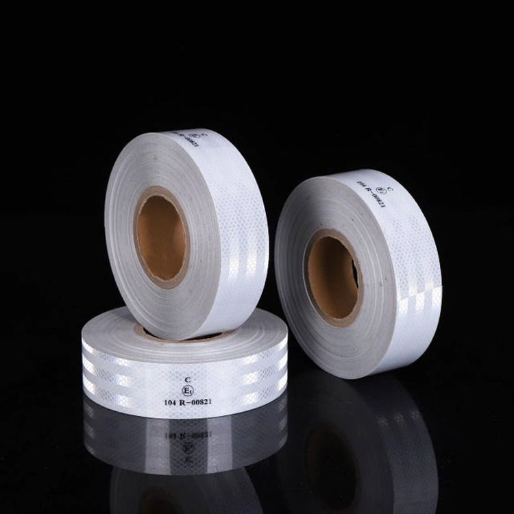 PET automobilio atšvaitinė juosta 104R, didelio intensyvumo, LUKE/Lujia prekės ženklas, pramonės standartas, atšvaitinės juostos serija, darbinė temperatūra -20–70°C, svoris 1150 g