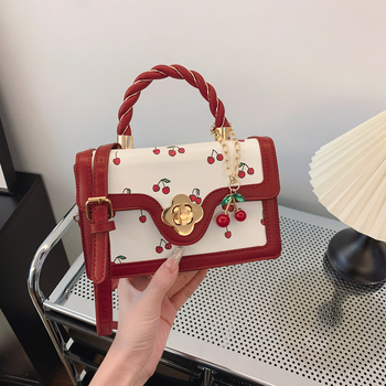 PU Τσαντάκι ώμου με φρέσκια και γλυκιά γραμμή, οριζόνιο τετράγωνο σχήμα, κλείσιμο με καπάκι, επένδυση από συνθετικό δέρμα