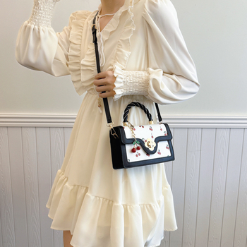 PU Τσαντάκι ώμου με φρέσκια και γλυκιά γραμμή, οριζόνιο τετράγωνο σχήμα, κλείσιμο με καπάκι, επένδυση από συνθετικό δέρμα