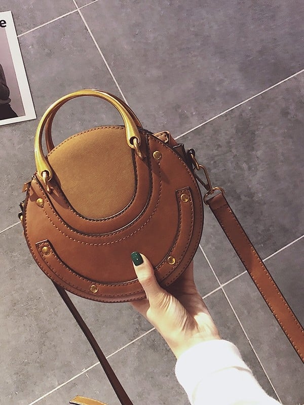 PU női kör alakú crossbody táska telefon- és igazolványtartó zsebbel, cipzáros nyitás, puha anyag, egy vállpánt, szabadidős utazásokhoz.
