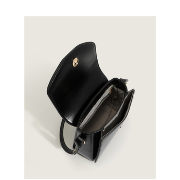 MX Crossbody τσάντα, PU, street-trend σχεδίαση με κάθετη τετράγωνη μορφή και καπάκι; εσωτερικές τσέπες με φερμουάρ και θήκη για κινητό