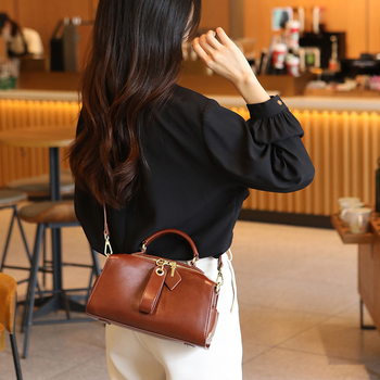 Τσάντα crossbody Pillow Bag — Urban Simplicity, PU, οριζόντιο τετράγωνο σχήμα, φερμουάρ