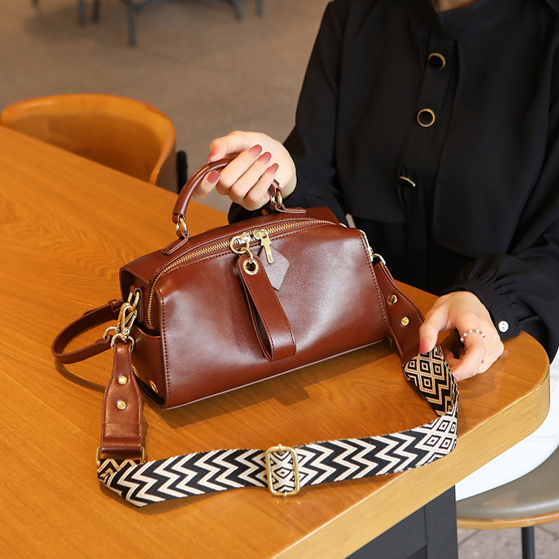 Vállon átívelő Pillow Bag - Urban Simplicity, PU, vízszintes négyszög alakú, cipzár