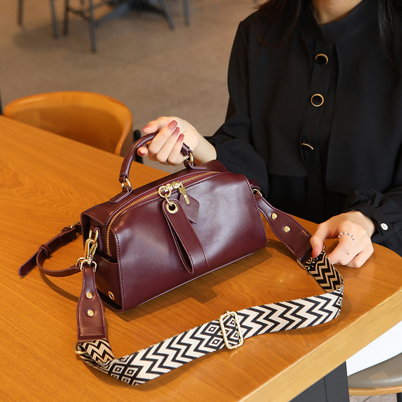 Vállon átívelő Pillow Bag - Urban Simplicity, PU, vízszintes négyszög alakú, cipzár