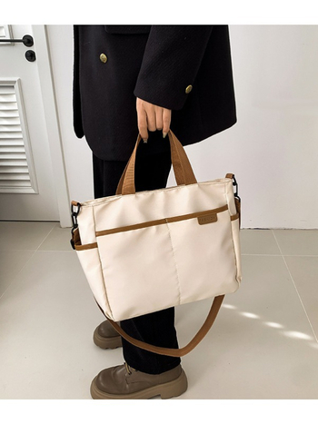 Νάιλον Τσάντα Tote σε στυλ Urban Simplicity με κλείσιμο φερμουάρ, οριζόντια τετράγωνη μορφή, επένδυση πολυεστέρα, διπλοί ιμάντες, εσωτερικές θήκες με φερμουάρ, θήκη κινητού και θήκη για ID