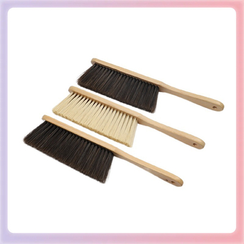 Guļamistabas suka ar koka korpusu un maigām rayon šķiedrām putekļu noņemšanai — piemērota dīvāniem un gultām, 120 gab./kartons