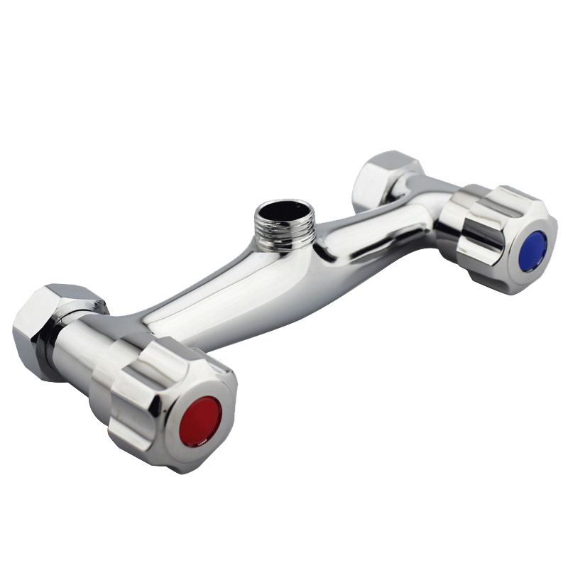 Į sieną įmontuojamas dviejų valdymų karšto ir šalto vandens maišytuvas su vario korpusu, paslėpta įranga — Modelis QJD-XBD; darbinis slėgis 0,6 MPa; karšto vandens temperatūra iki 90°C.