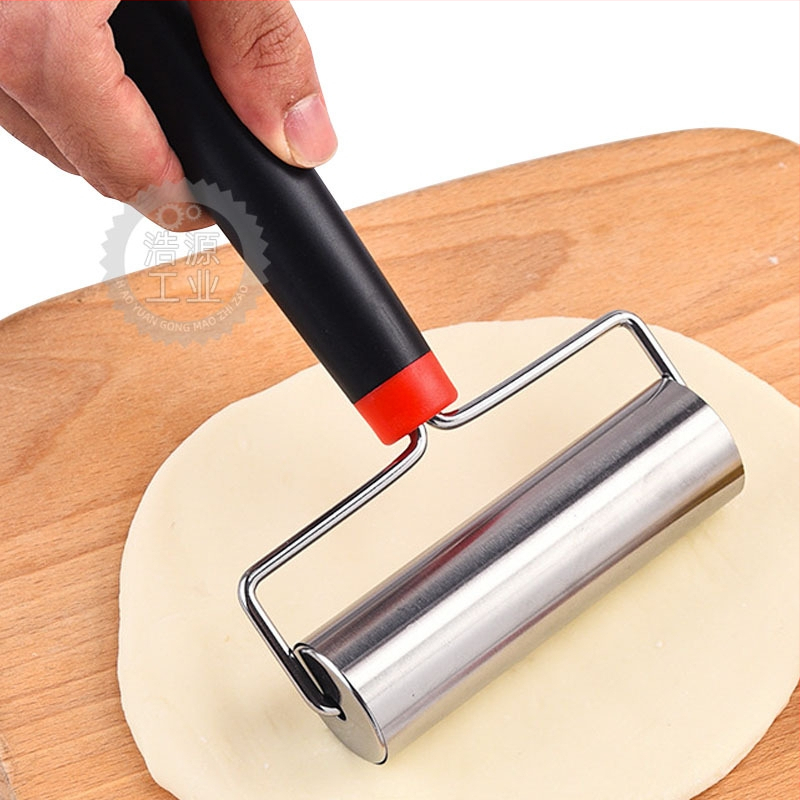 Bukový drevený valček na cesto – ručne ovládaný, pre pláty na knedle, moderný minimalistický štýl