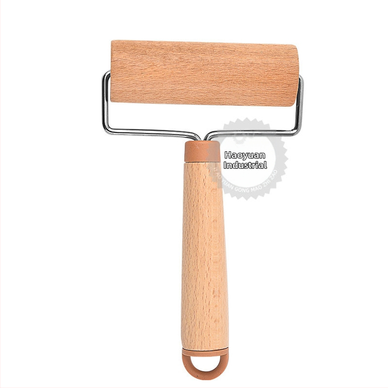 Ąžu medienos tešlos ritinimo volas – rankinis, skirtas tešlos lakštams, šiuolaikiško minimalistinio stiliaus