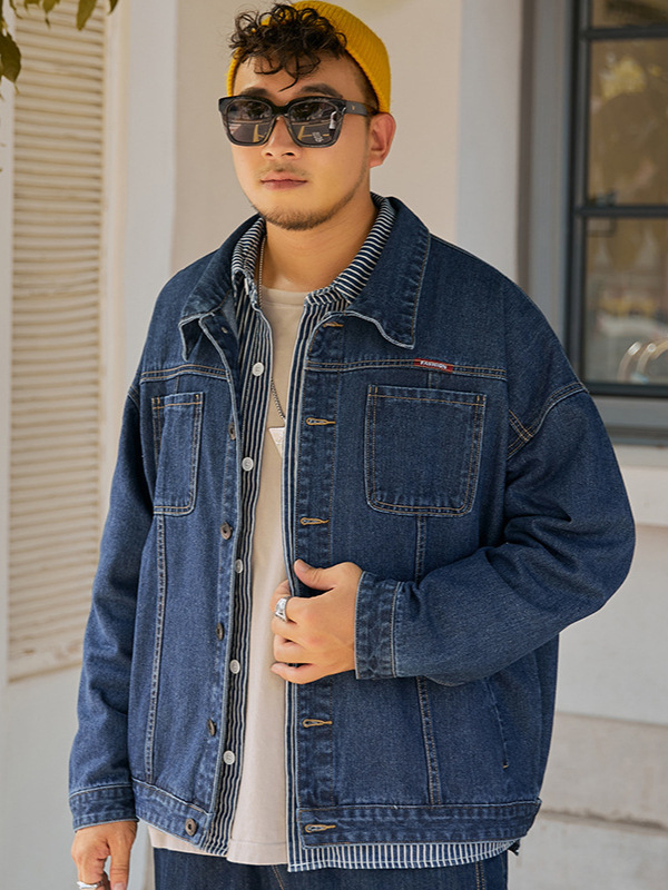 Džínsová bunda, voľný strih, batové rukávy, golier s klopou, vonkajší materiál 65% bavlna, podšívka polyester