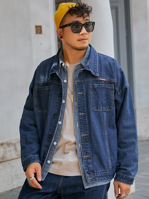 Džínsová bunda, voľný strih, batové rukávy, golier s klopou, vonkajší materiál 65% bavlna, podšívka polyester