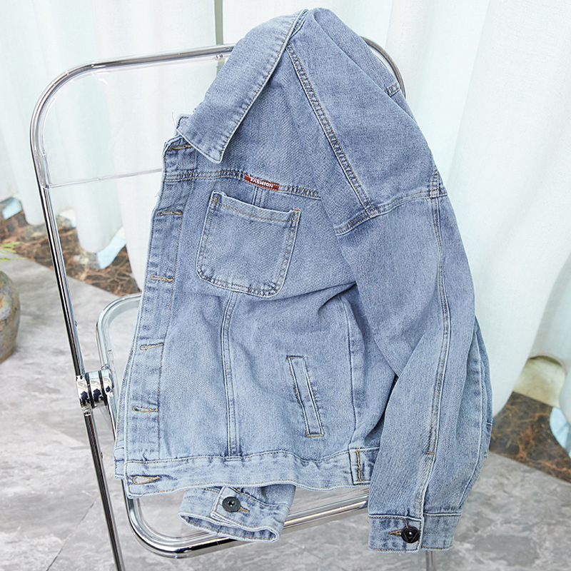 Ανδρικό βαμβακερό μπουφάν σε denim στιλ, μοτίβο color-block, πέτο γιακάς, κούμπωμα σε μία σειρά, εξωτερικό χιπ-χοπ