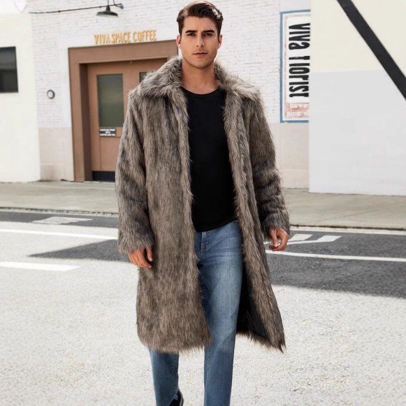 Ilgas dirbtinio kailio paltas su apykakle, pūkuota vidinė apdaila, reguliuojamos rankovės, miesto stilius