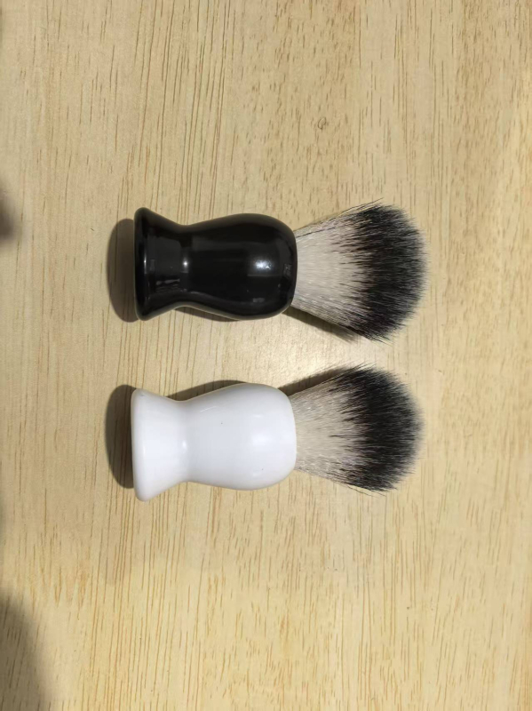 Férfiaknak szóló borotválkozó ecset puha gyapjúval, manuális barber-stílusú habkefével – VDL+PANTONE, 31 g, általános használatra