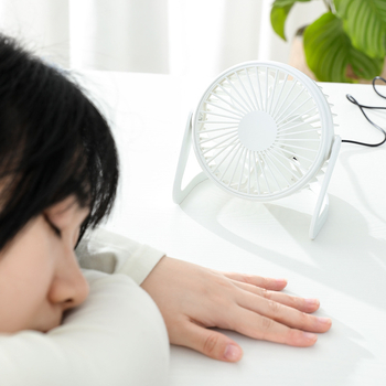 USB stalo ventiliatorius – 4 ašmenys, 5W, triukšmo lygis 45–50 dB