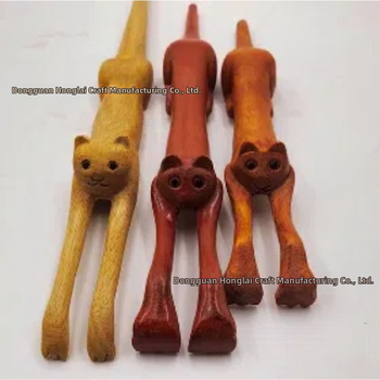 Ξύλινος μασάζ για την πλάτη με μακριά λαβή, σε σχήμα γάτας