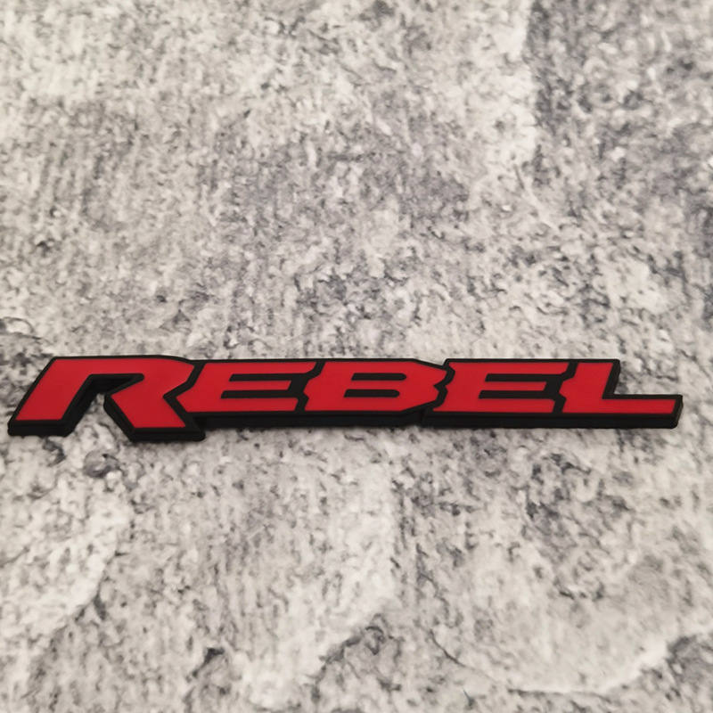 3D fém Rebel autó-embléma feliratokkal – cinkötvözet, testreszabható, ragasztóval szerelhető, autókhoz