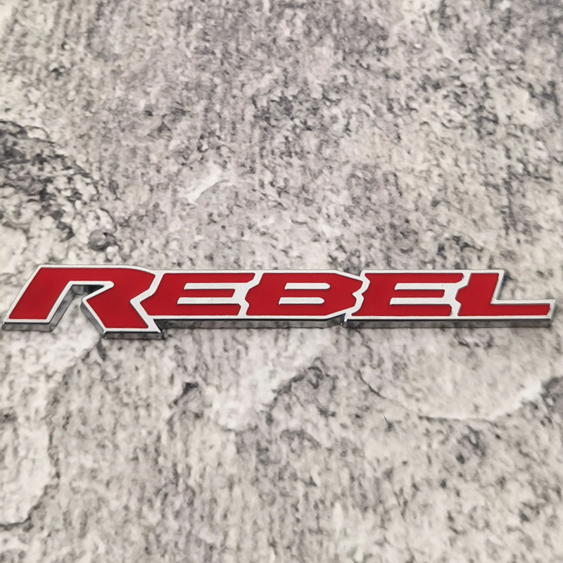 3D fém Rebel autó-embléma feliratokkal – cinkötvözet, testreszabható, ragasztóval szerelhető, autókhoz