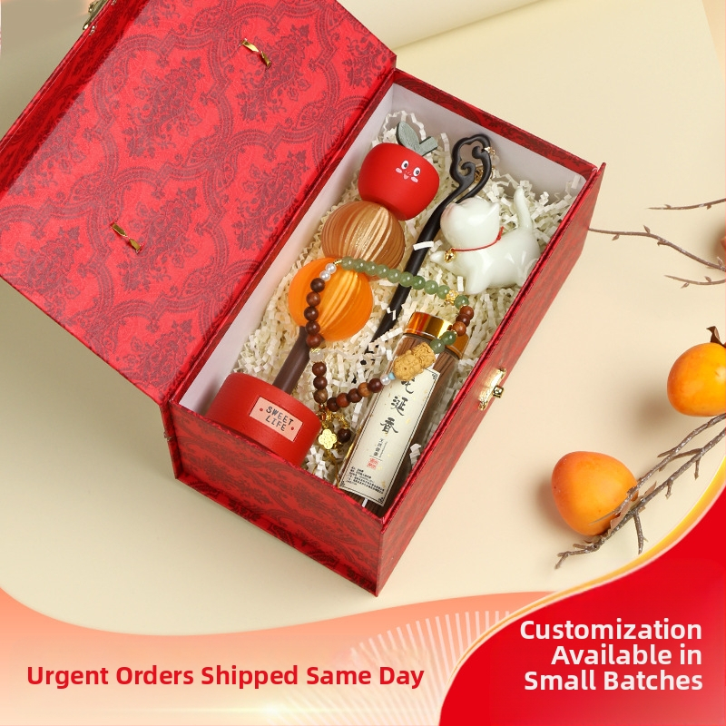 Бизнес подаръчен комплект със сгъваеми фенове и дървени фиби за коса, печат на лого, модерен минималистичен стил, подходящ за конференции и корпоративни подаръци