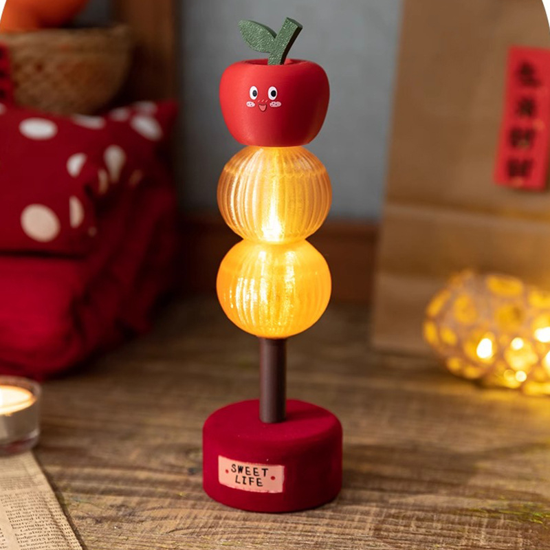 Biznesa dāvanu komplekts ar salokāmiem ventiliatoriem, koka matu sponām un logotipa drukāšanu – mūsdienīgs minimālistisks stils, piemērots konferencēm