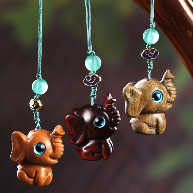 Pandantiv din lemn pentru telefon, cu elefant — sculptură manuală, decor