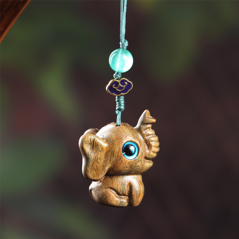 Pandantiv din lemn pentru telefon, cu elefant — sculptură manuală, decor