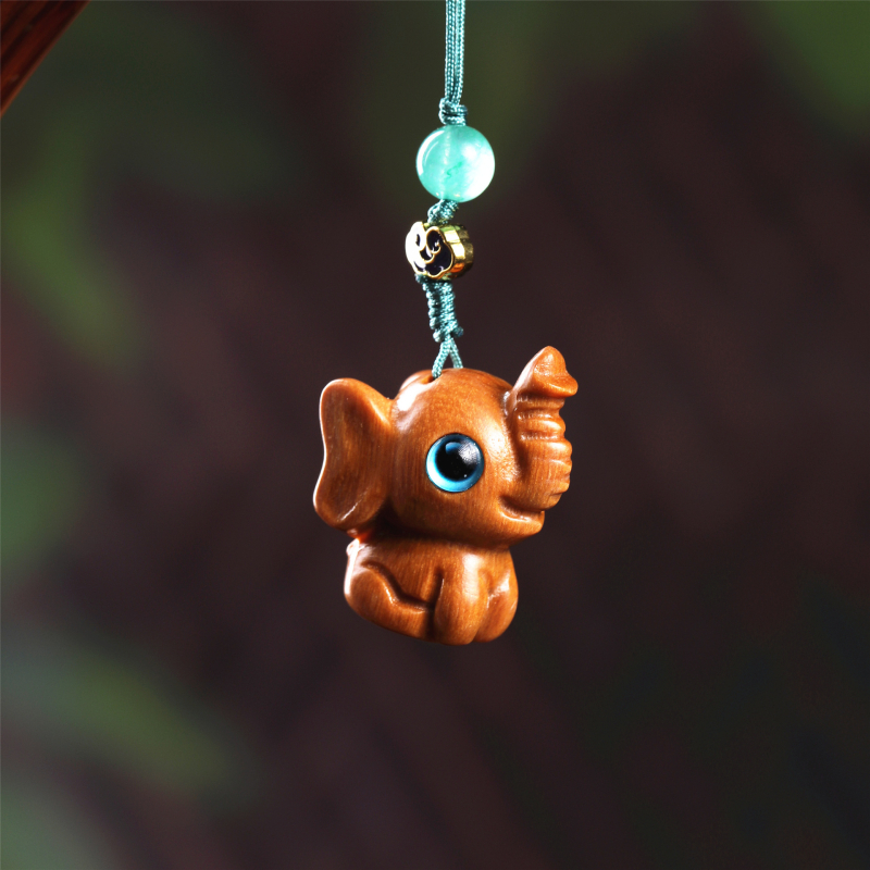 Pandantiv din lemn pentru telefon, cu elefant — sculptură manuală, decor