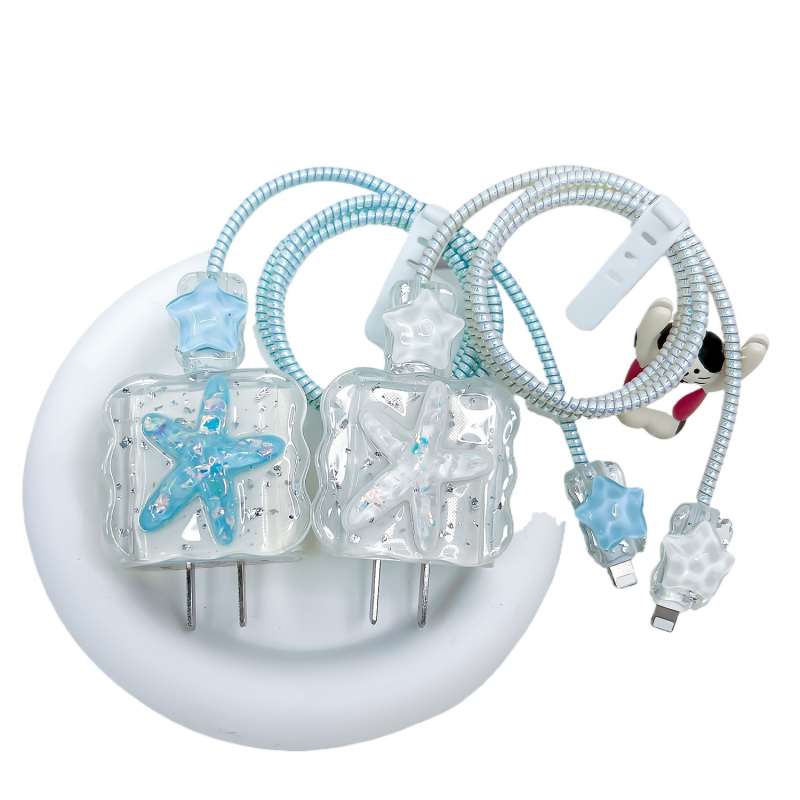 Carcasă protector TPU cristal pentru încărcător Apple și cablu USB-C pentru iPhone 15, antișoc, relief 3D, personalizabil