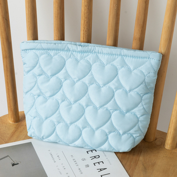 Клатч с пришит сърцевиден дизайн – чанта за грим с вътрешен несесер, унисекс, полиестер, полиестерна подплата, едноцветен модел, дишаща (Полиестер; Полиестерна подплата; Едноцветен модел; Унисекс; Дишаща)