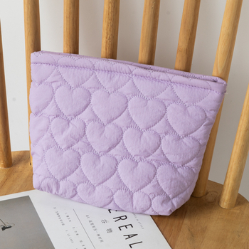 Клатч с пришит сърцевиден дизайн – чанта за грим с вътрешен несесер, унисекс, полиестер, полиестерна подплата, едноцветен модел, дишаща (Полиестер; Полиестерна подплата; Едноцветен модел; Унисекс; Дишаща)